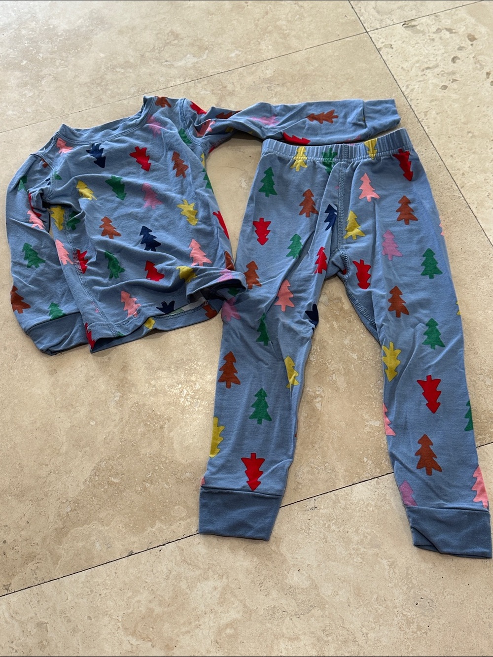 Hanna Andersson Blue Tree-Print Pajama Set with Multicolor Trees